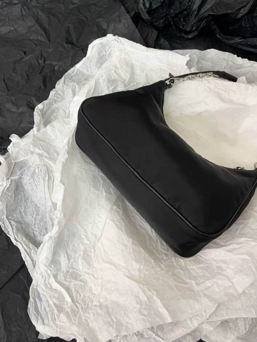 Authentic Prada Re-Edition 2005 Re-Nylon Bag - Picture 3 of 4
